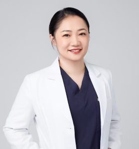 李以霄 医生，主理人 / 全科主任/主治医师，深圳曼奇奥口腔诊所